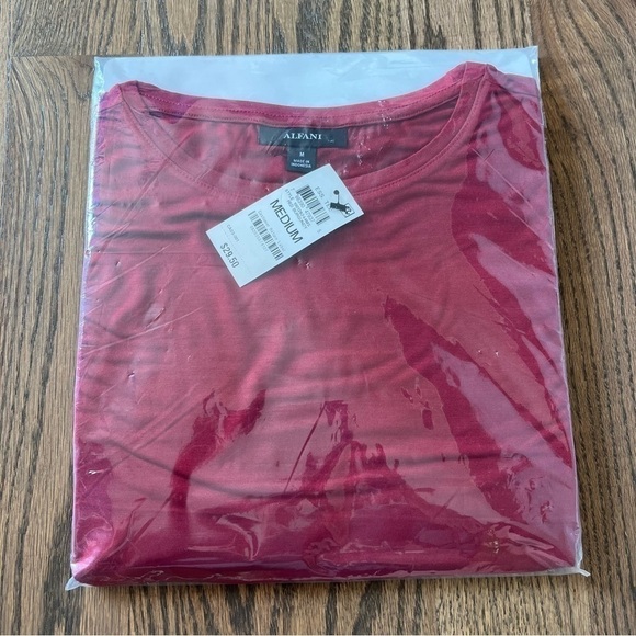 NWT woman’s Alfani notched side smooth shirt size medium red Burgundy color - Picture 6 of 9